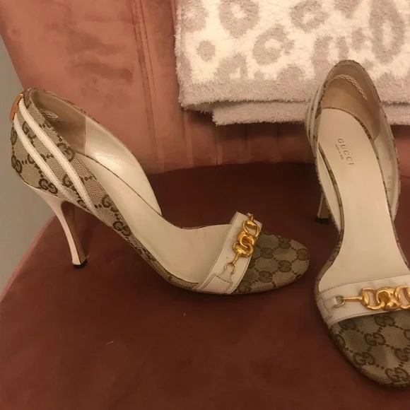 Size 8.5 Gucci logo / white horsebit open toe heel - Picture 4 of 5